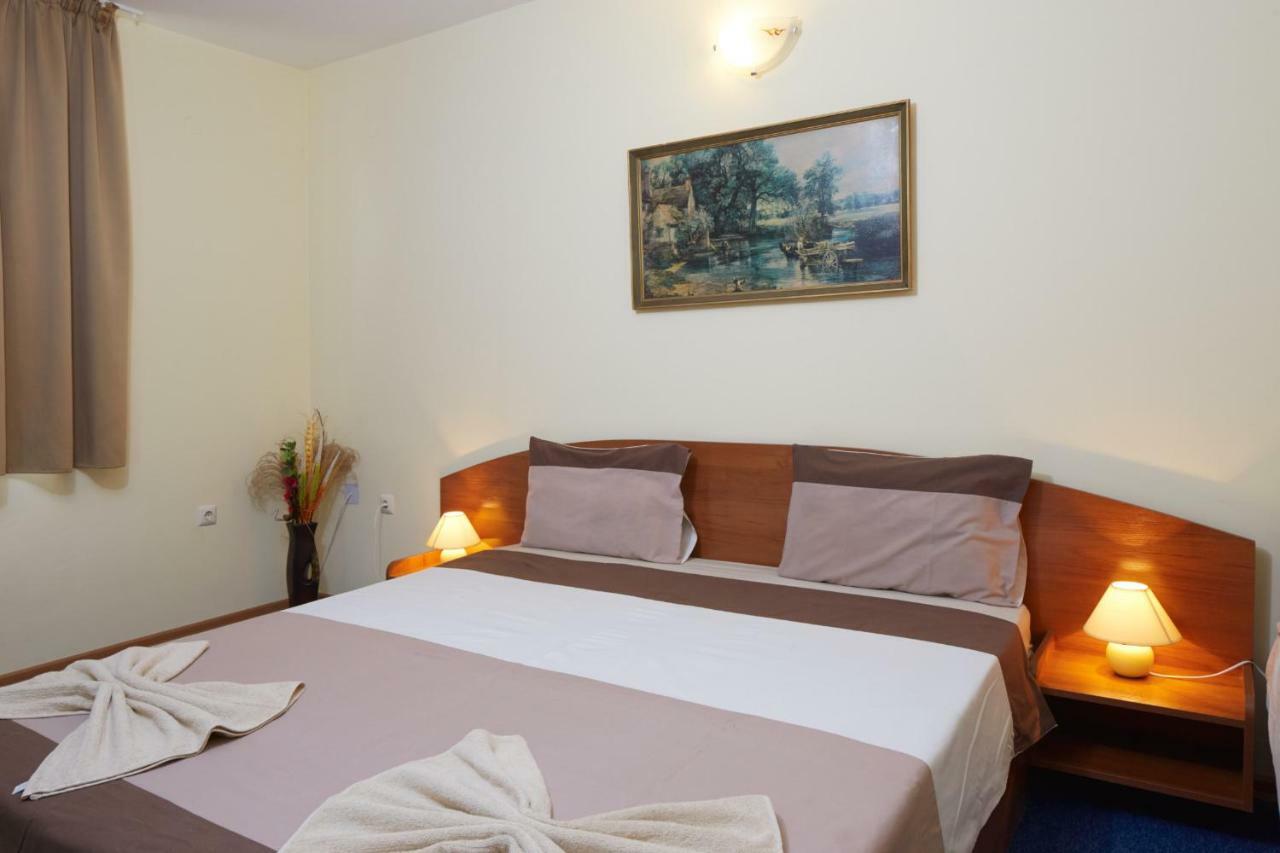Guest House Plechkarovi ラヴダ エクステリア 写真