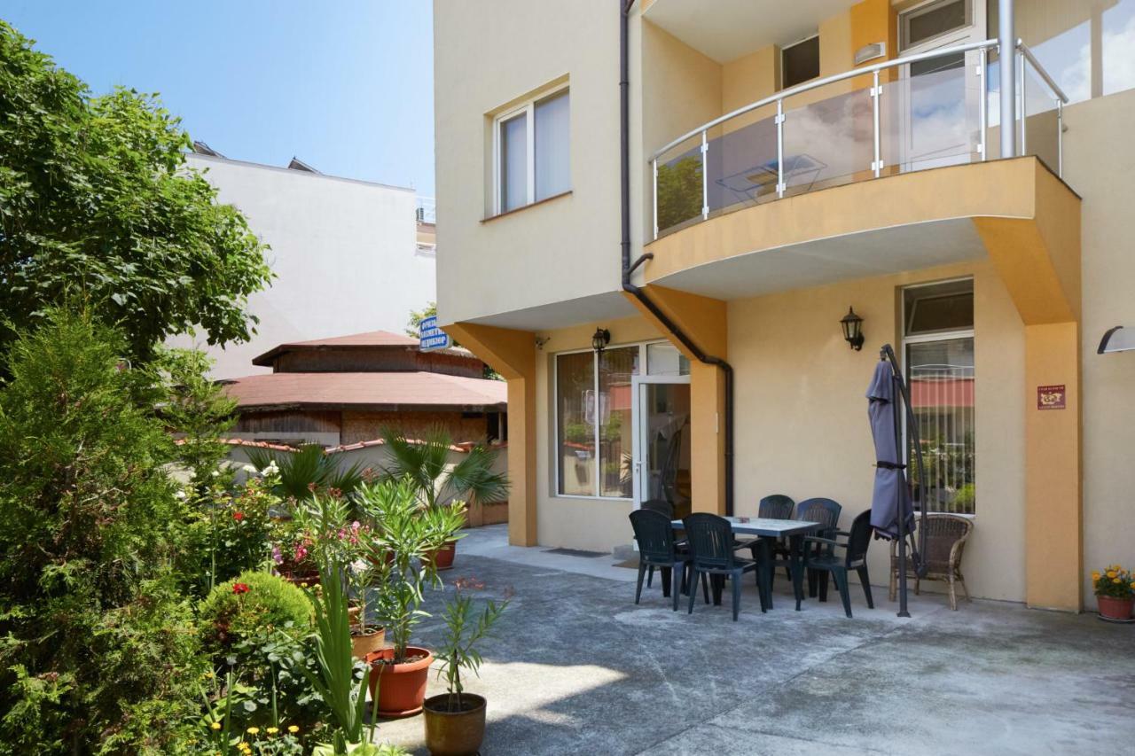 Guest House Plechkarovi ラヴダ エクステリア 写真